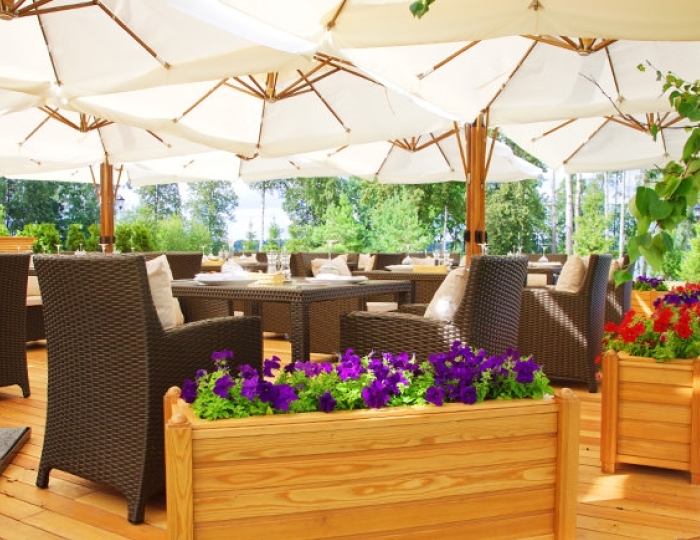 Зал летнего кафе «La Dolce Vita» - Отель Mistral Hotel & SPA / Мистраль СПА